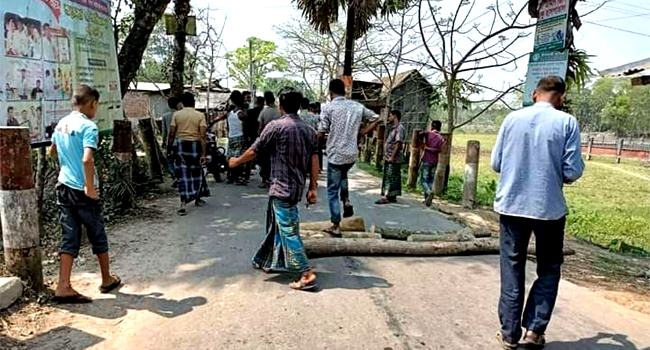 ঝালকাঠিতে সড়ক দুর্ঘটনায় অটোচালক নিহত, সড়ক অবরোধ