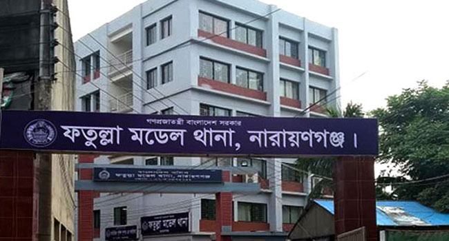 ফতুল্লায় পুলিশের তড়িৎ সিদ্ধান্তে বেঁচে গেলো বাবা ও ২ সন্তান