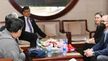 মাসুদ বিন মোমেনের সাথে বৈঠকে ভিক্টোরিয়া নুল্যান্ড