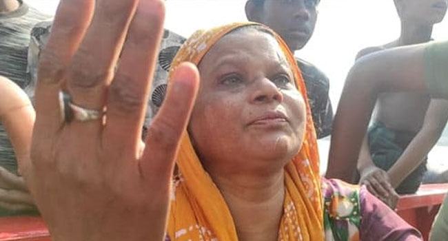 বস্তা ধরে ভেসে গিয়ে প্রাণে বাঁচলেন পরিচ্ছন্নকর্মী মোকছেদা