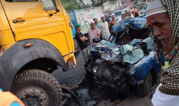 চট্টগ্রামে ট্রাকচাপায় প্রাইভেটকারের ৪ আরোহী নিহত