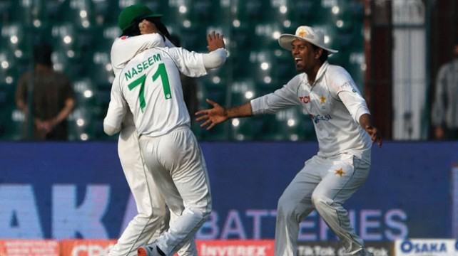 লাহোর টেস্টের প্রথম দিনে পাকিস্তানের দাপট