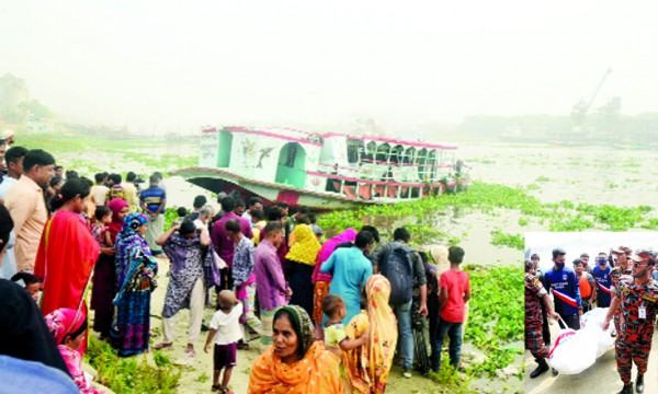 বেপরোয়া গতিতে চলছিল লঞ্চ-কার্গো