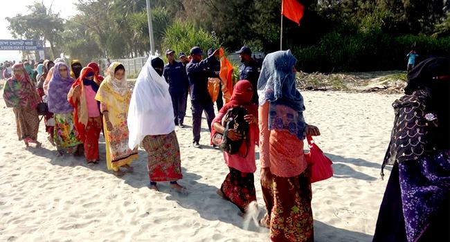 বিয়ে করতে মালয়েশিয়া যাচ্ছিলেন রোহিঙ্গা নারীরা