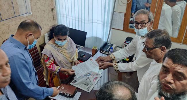 দ্রব্যমূল্যের ঊর্ধ্বগতিতে মুন্সীগঞ্জ জেলা বিএনপির স্মারকলিপি প্রদান