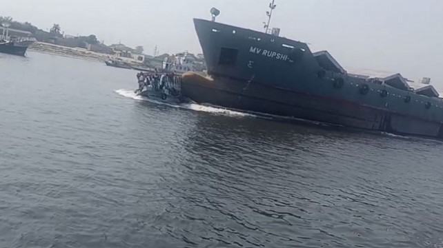জাহাজ ও লঞ্চ চালকদের প্রতিযোগিতাই দুর্ঘটনার প্রধান কারণ