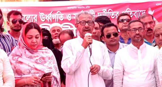 ‘সিন্ডিকেট করে কোটি কোটি টাকা হাতিয়ে নিচ্ছে সরকারের লোকেরা’