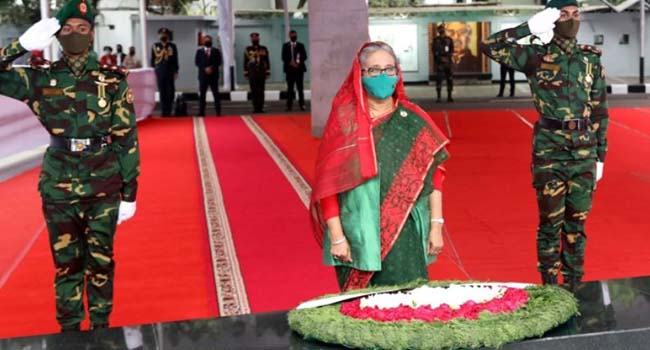 স্বাধীনতা দিবসে বঙ্গবন্ধুর প্রতি প্রধানমন্ত্রীর শ্রদ্ধা নিবেদন