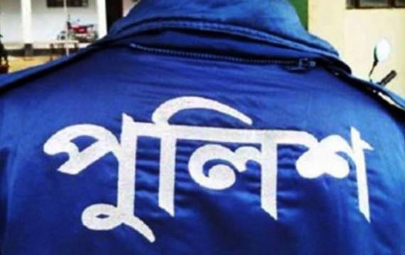 নিজ পিস্তলের গুলির শব্দে অজ্ঞান পুলিশ