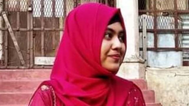 সিরাজদিখানে মোটরসাইকেলে ওড়না পেঁচিয়ে স্ত্রীর মৃত্যু