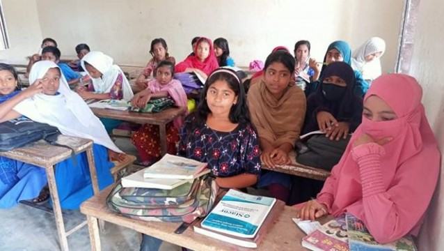 পঞ্চম শ্রেণির ছাত্রীর সাথে ছেলের বিয়ে দিলেন শিক্ষিকা