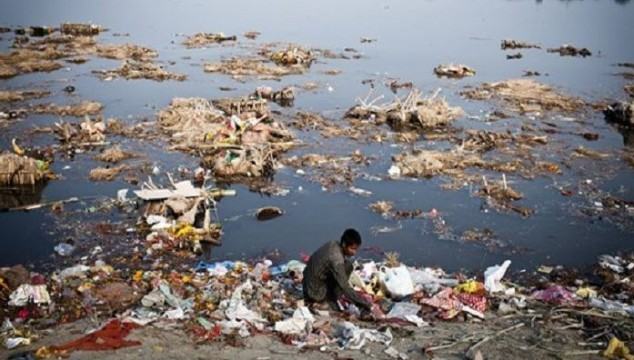 দূষিত শহরের তালিকায় আবারো শীর্ষে ঢাকা