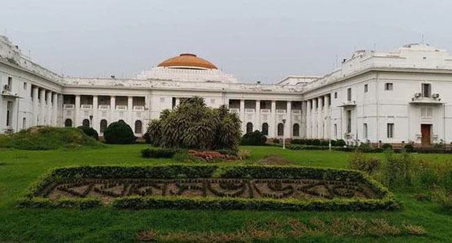 পশ্চিমবঙ্গের বিধানসভায় তৃণমূল-বিজেপি হাতাহাতি