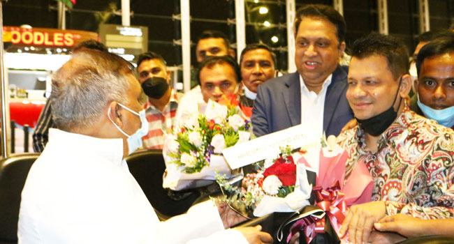 প্রতিরক্ষা নিরাপত্তা সম্মেলনে মালয়েশিয়ায় গেলেন স্বরাষ্ট্র ও প্রবাসী কল্যাণ মন্ত্রী