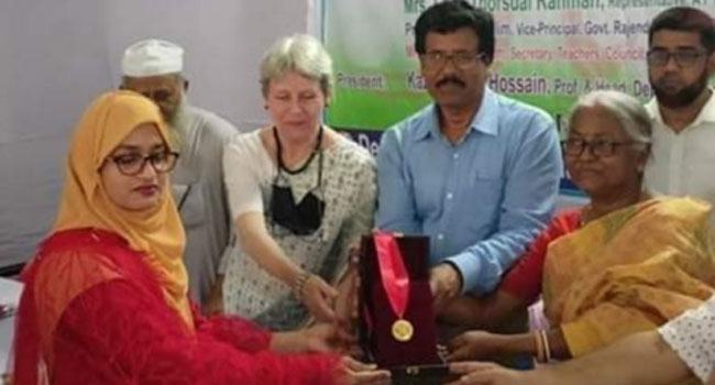 ফরিদপুরে সেরা গণিতজ্ঞদের স্বর্ণপদক প্রদান