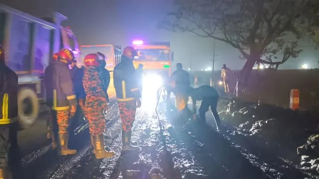 অসাধু মাটি ব্যবসায়ীদের কবলে ঢাকা-আরিচা মহাসড়ক