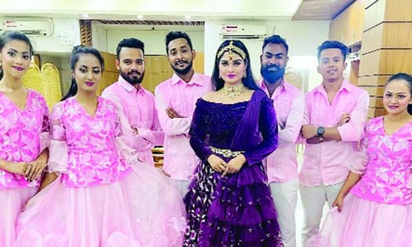 নিজ ইউনিভার্সিটির পারফর্ম করলেন শিরীন শিলা