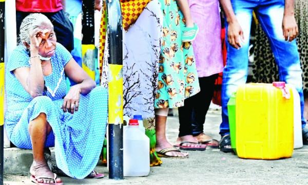 ভয়ঙ্কর পরিস্থিতির দিকে যাচ্ছে শ্রীলঙ্কা