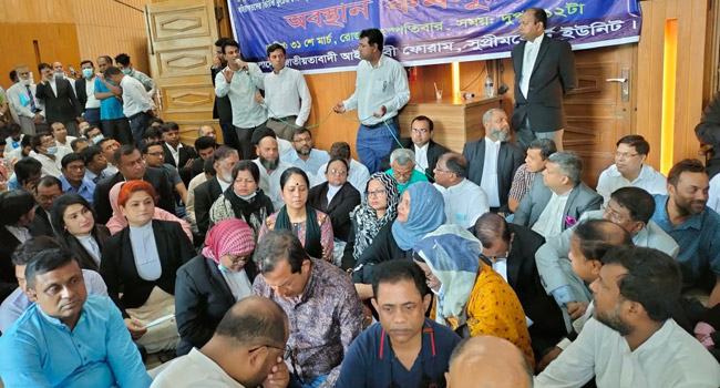 সুপ্রিম কোর্ট বার নির্বাচনের ফল ঘোষণার দাবিতে অবস্থান কর্মসূচি