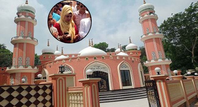 তুরস্কের নকশায় মসজিদ নির্মাণ করেছেন নায়িকা রোজিনা