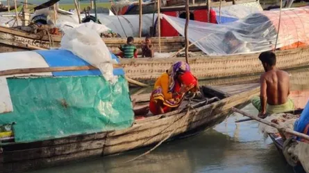 জীবন চলে জোয়ার ভাটার জলে...