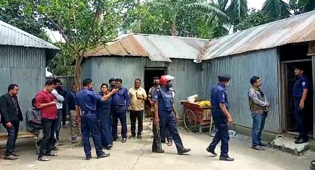 রংপুরে তরুণকে কুপিয়ে হত্যা, প্রতিবেশী দম্পতি আটক