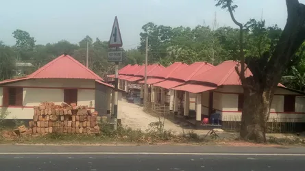গোপালগঞ্জে প্রধানমন্ত্রীর উপহারের ঘর নিয়ে দুই পরিবারে মারামারি