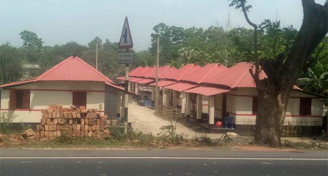 গোপালগঞ্জে প্রধানমন্ত্রীর উপহারের ঘর নিয়ে দুই পরিবারে মারামারি