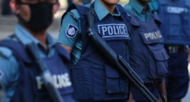 টিপ পরা নিয়ে শিক্ষিকাকে হেনস্তা : সেই কনস্টেবল বরখাস্ত