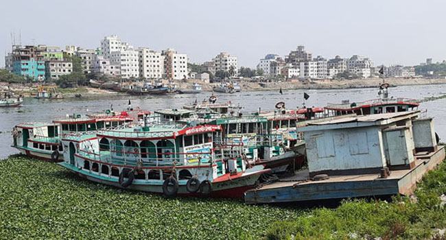 নারায়ণগঞ্জে ঝুঁকিপূর্ণ ৭০টি লঞ্চ স্থায়ীভাবে চলাচল নিষিদ্ধ