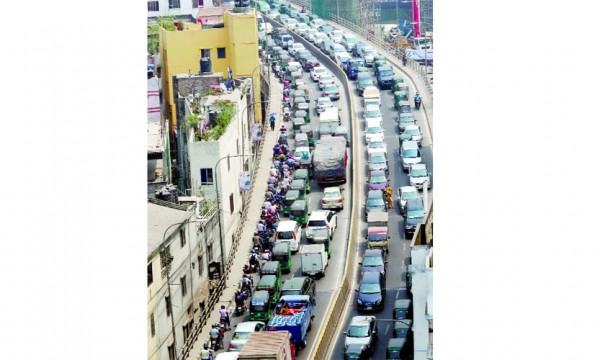 রাজধানীতে যানজটে দিশেহারা মানুষ