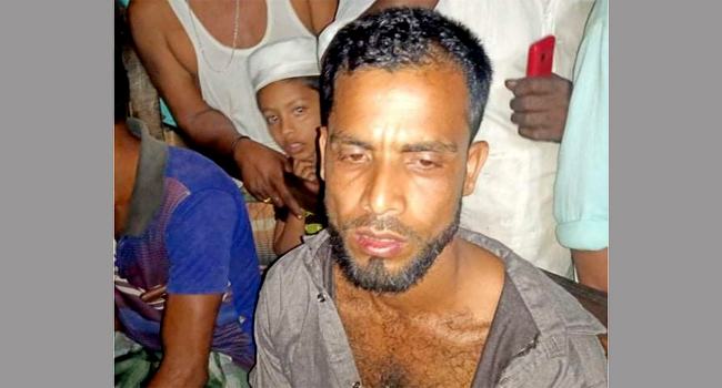 বাবাকে পিটিয়ে আহত, ছেলেকে পুলিশে দিল এলাকাবাসী