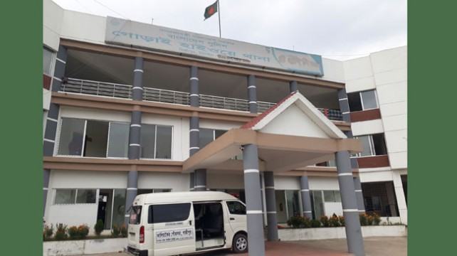 ঢাকা-টাঙ্গাইল মহাসড়কে চাঁদবাজি বন্ধে পুলিশের সাঁড়াশি অভিযান