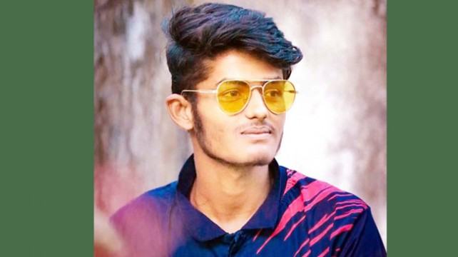 বিদ্যালয়ে ঢুকে ছাত্রীকে মারলো বখাটেরা