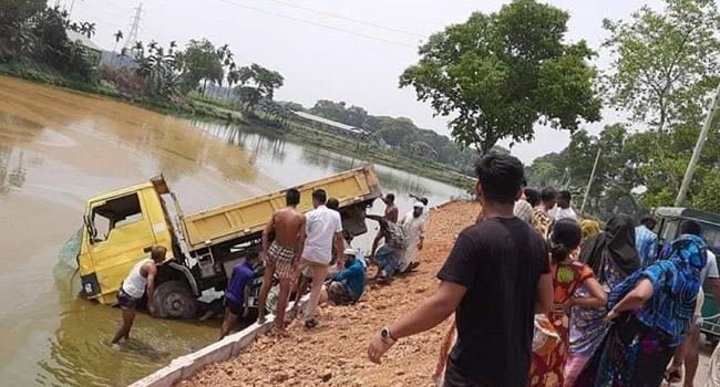 ভালুকায় ট্রাকচাপায় অটোরিকশার ৩ জন নিহত