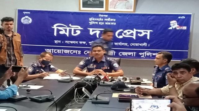 নোয়াখালীতে পুলিশের উদ্যোগে ঘর বিতরণ