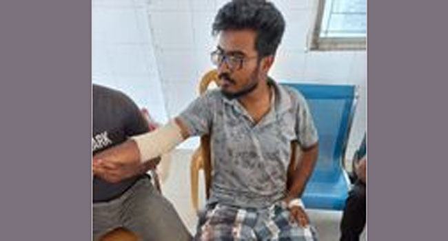 ভ্যাকসিনের সিরিয়াল নিয়ে দ্বন্দ্ব : বাবা ছেলে আহত