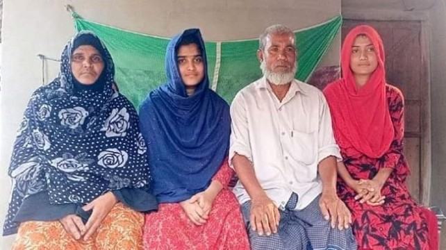 মেয়ে মেডিক্যালে চান্স পাওয়ায় চিন্তিত ভ্যানচালক বাবা