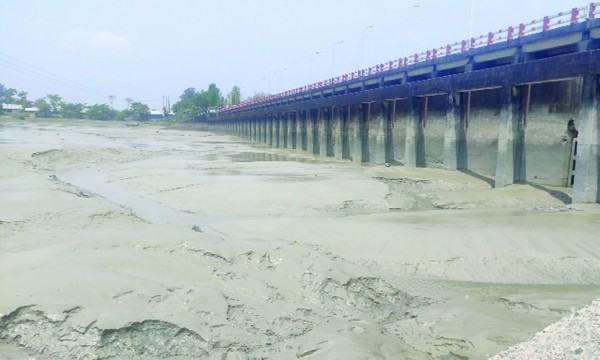 পলিতে কার্যকারিতা হারাচ্ছে মুহুরী সেচ প্রকল্প