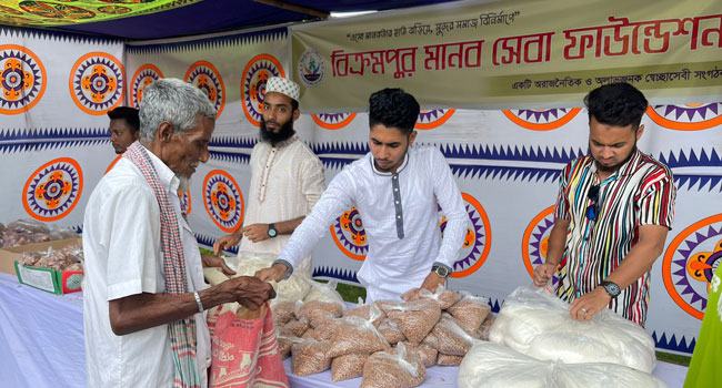 মুন্সিগঞ্জে ১০ টাকায় ইফতার সামগ্রী