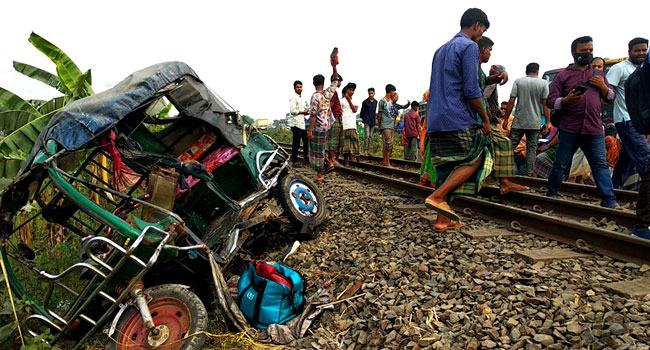 টাঙ্গাইলে ট্রেনের ধাক্কায় মারা গেলেন বাবা-মেয়ে ও নাতি