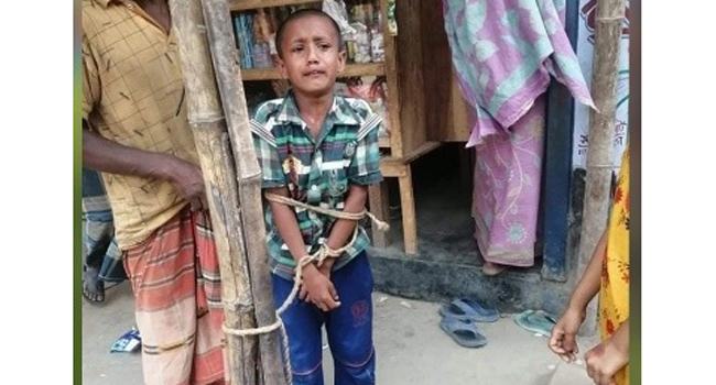 চুরির অপবাদে শিশুকে খুঁটিতে বেঁধে নির্যাতন, আটক ২