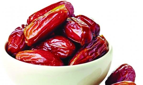 ইফতারিতে খেজুরের উপকারিতা