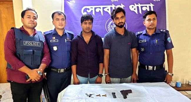 নোয়াখালীতে পিস্তলসহ ২ যুবক গ্রেফতার