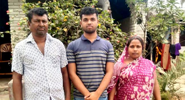 মেডিক্যালে চান্স পেয়েও ভর্তি নিয়ে শঙ্কা জয় দাসের