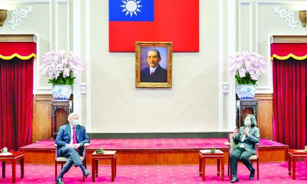 তাইওয়ানের পাশে চীনের মহড়া