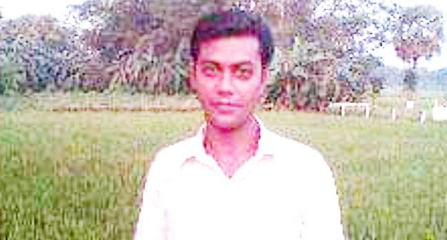 বন্ধুকে বাঁচাতে গিয়ে কাঠমিস্ত্রির মৃত্যু