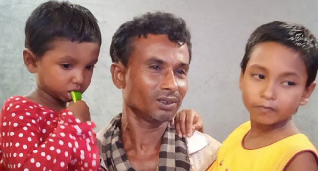 অঝোরে কান্নার পর প্রাণ খুলে হাসলেন রিকশাচালক বাবা