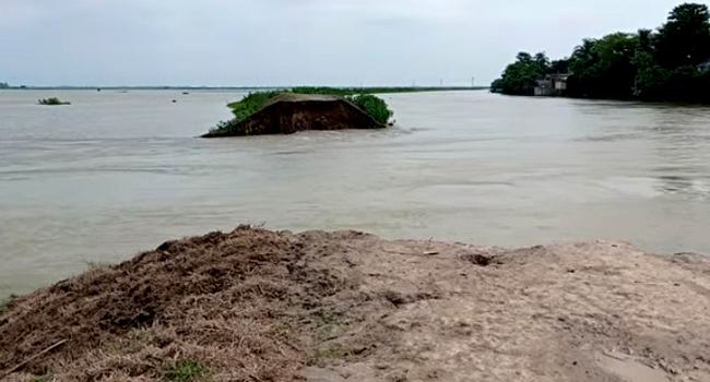 সুনামগঞ্জে বাঁধ ভেঙ্গে তলিয়ে যাচ্ছে একের পর এক হাওর, ব্যাপক ফসলহানি