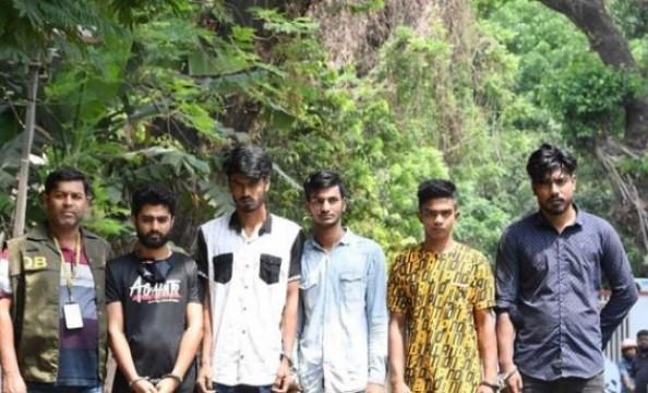 ফেসবুকে আকর্ষণীয় বিজ্ঞাপন দিয়ে নিম্নমানের পণ্য বিক্রি, গ্রেফতার ৫